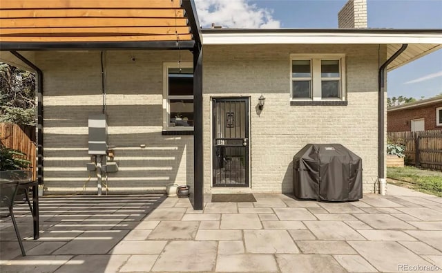 entrance to property featuring a patio area