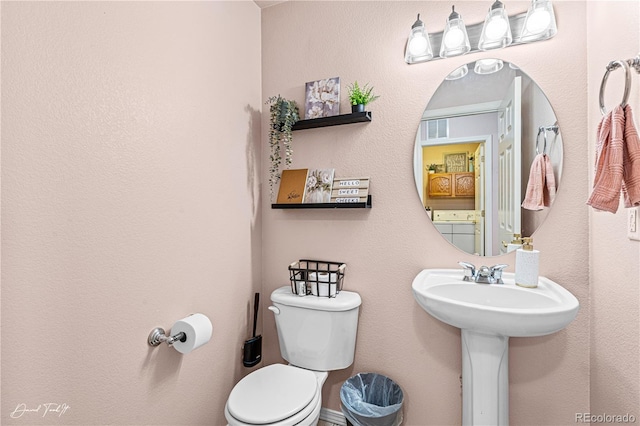 25 Tierra Casa Dr, Pueblo, CO 81005 - bathroom featuring toilet