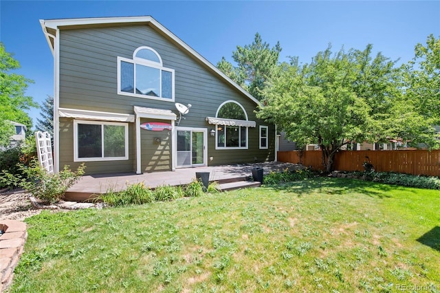6846 Edgewood Way, Highlands Ranch, CO 80130 - back of property with a deck