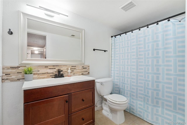 3874 S Fraser St Unit P11, Aurora, CO 80014 - full bath featuring tile patterned flooring, decorative backsplash, vanity, and curtained shower