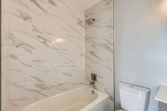 full bathroom featuring toilet and bathtub / shower combination