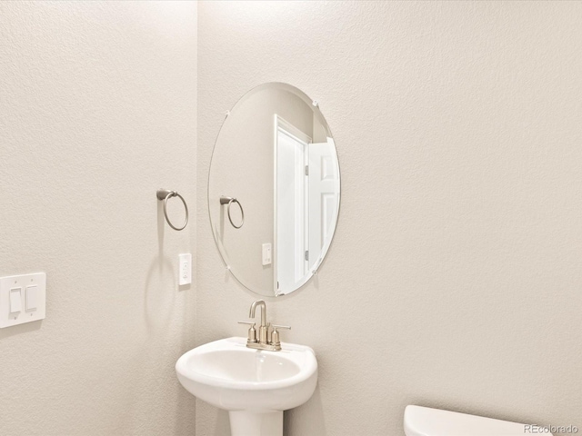 bathroom featuring toilet and sink