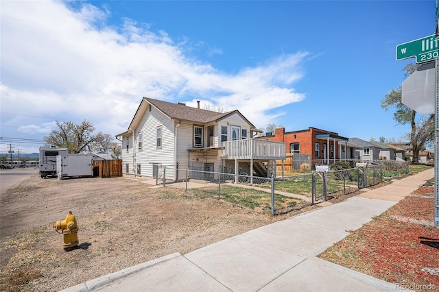 view of front of property featuring fence and a residential view