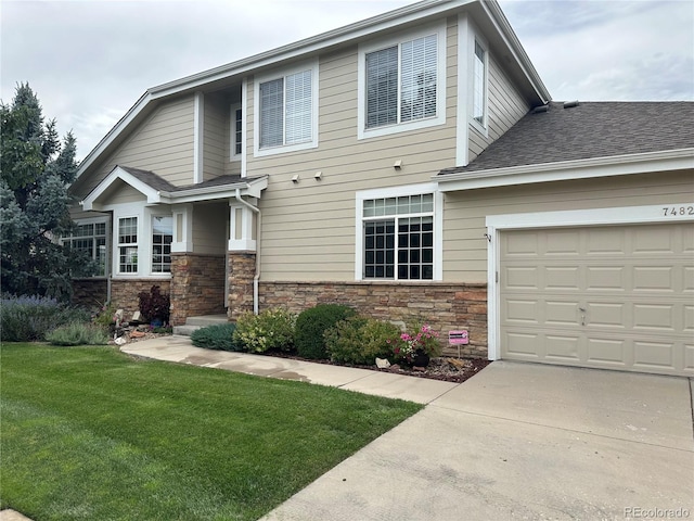 view of front of property featuring a front lawn and a garage