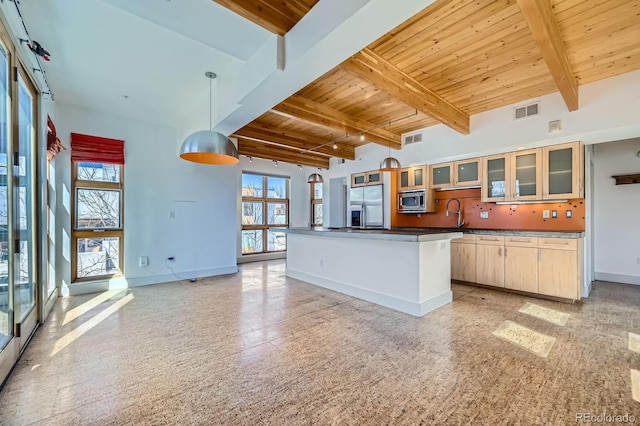 kitchen with stainless steel appliances, dark countertops, visible vents, and baseboards