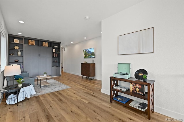 21440 E 61st Dr, Aurora, CO 80019 - living area featuring light wood-style flooring, baseboards, and recessed lighting
