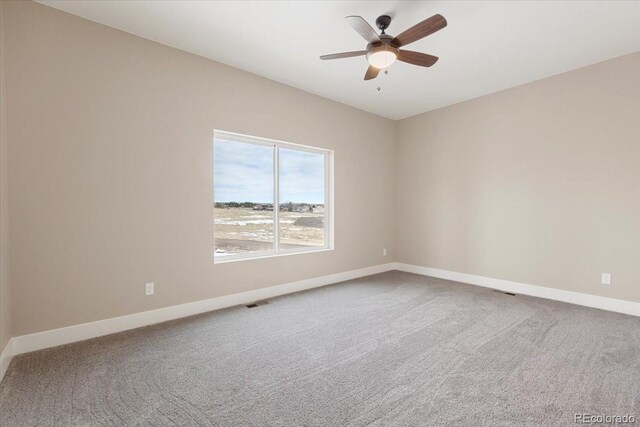 carpeted empty room featuring ceiling fan