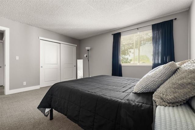 2271 Coronado Pkwy N Unit D, Denver, CO 80229 - bedroom featuring carpet, a closet, a textured ceiling, and baseboards