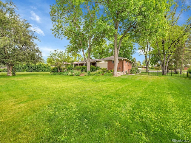 595 W Lake Ave, Littleton, CO 80120 - view of yard
