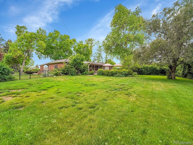595 W Lake Ave, Littleton, CO 80120 - view of yard