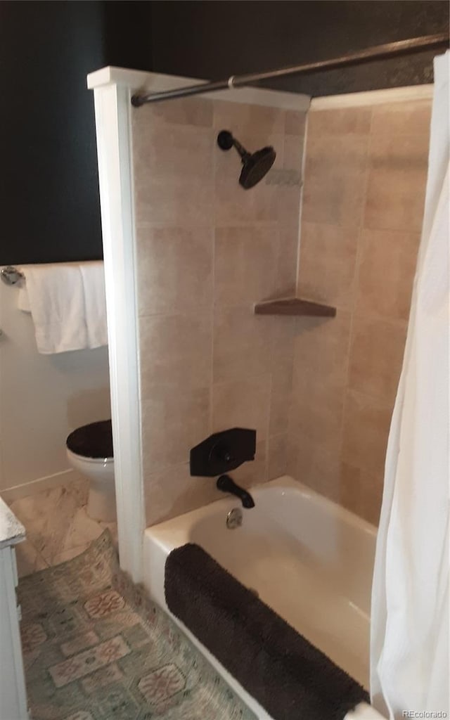 full bath featuring toilet and shower / tub combo with curtain