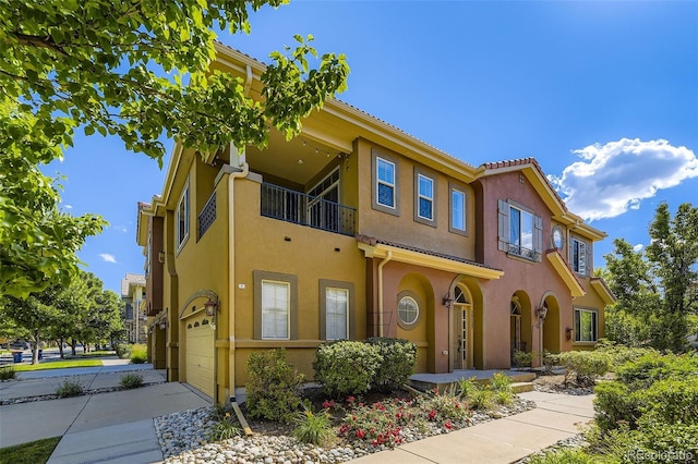 10127 Bluffmont Ln, Lone Tree, CO 80124 - view of front facade with a balcony, an attached garage, and stucco siding