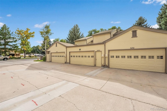 view of front facade featuring a garage and concrete driveway