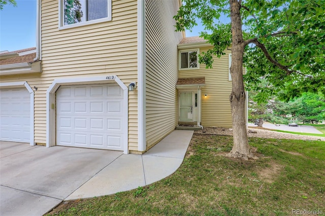 461 S Kalispell Way Unit D, Aurora, CO 80017 - townhome / multi-family property featuring an attached garage