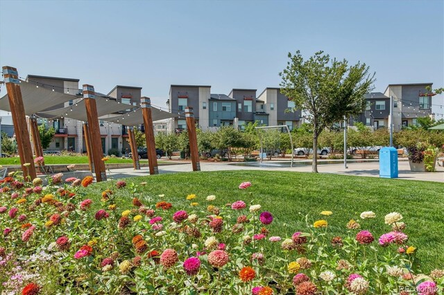 view of home's community featuring a residential view and a lawn