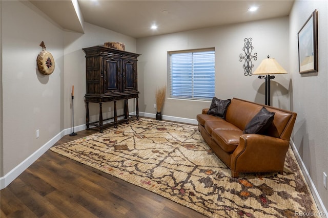 sitting room featuring recessed lighting, wood finished floors, and baseboards