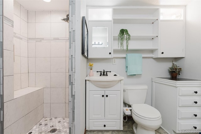 8691 S Warhawk Rd, Conifer, CO 80433 - bathroom featuring toilet, a tile shower, and vanity