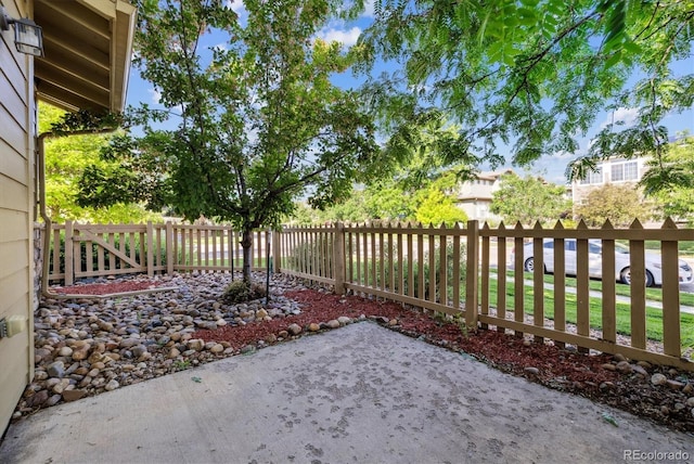 10480 Truckee St Unit B, Commerce City, CO 80022 - fenced backyard featuring a patio area