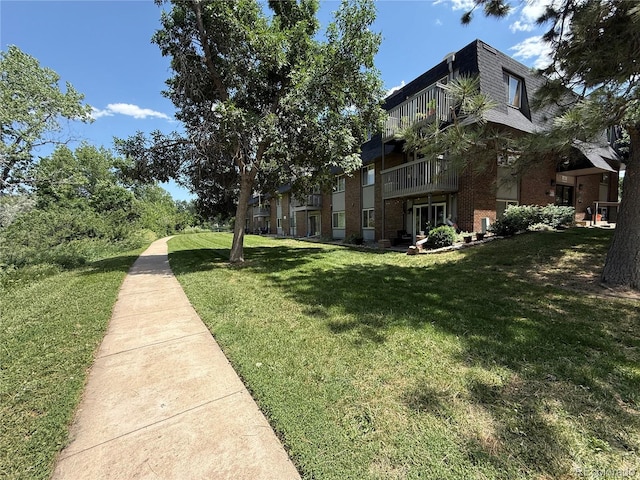 309 E Highline Cir Unit 102, Centennial, CO 80122 - view of grassy yard with a balcony