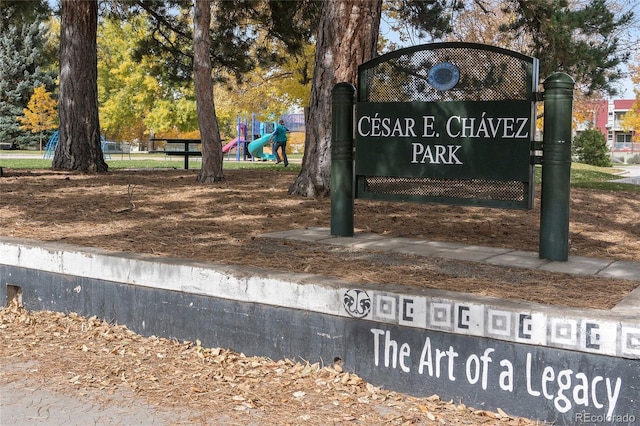 view of community / neighborhood sign