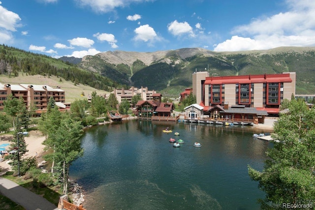 water view with a mountain view