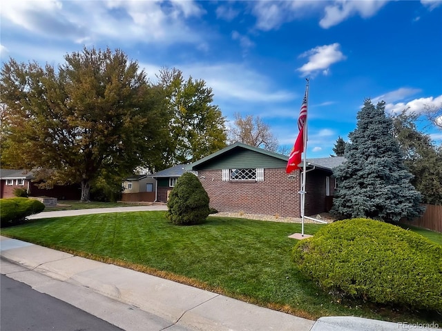 view of front of property with a front yard