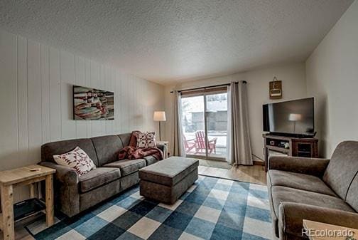 1143 Straight Creek Dr Unit H103, Dillon, CO 80435 - living room featuring a textured ceiling