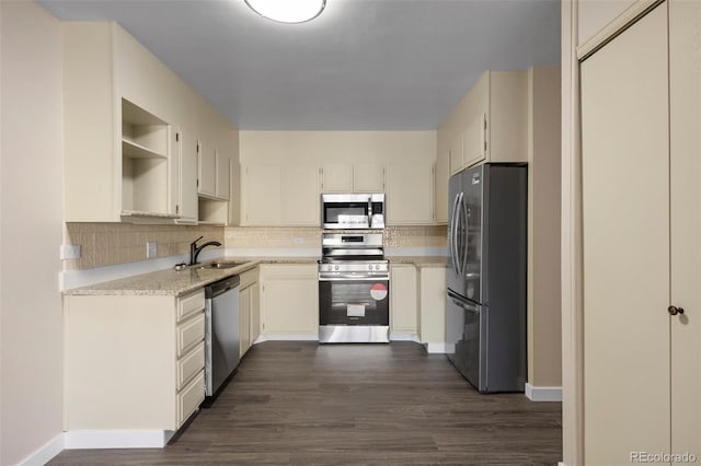 kitchen with sink, decorative backsplash, dark wood-type flooring, and appliances with stainless steel finishes