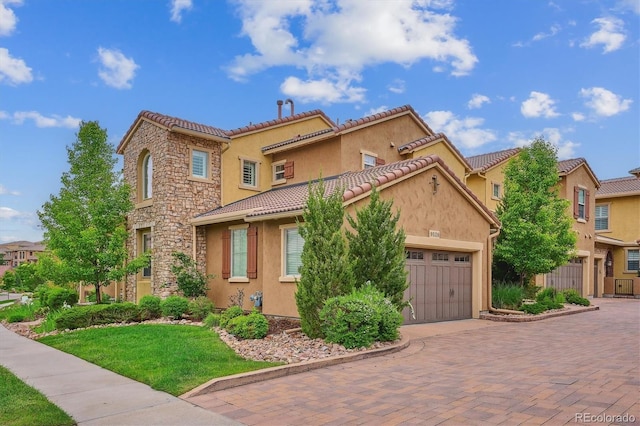 9528 Pendio Ct, Highlands Ranch, CO 80126 - mediterranean / spanish home with a garage, stucco siding, and decorative driveway