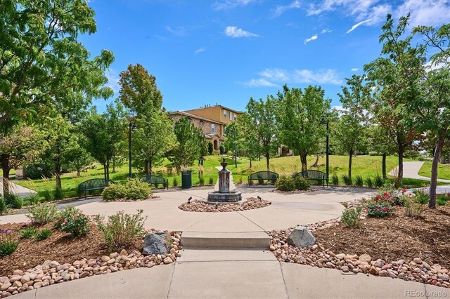 9528 Pendio Ct, Highlands Ranch, CO 80126 - view of property's community featuring a lawn