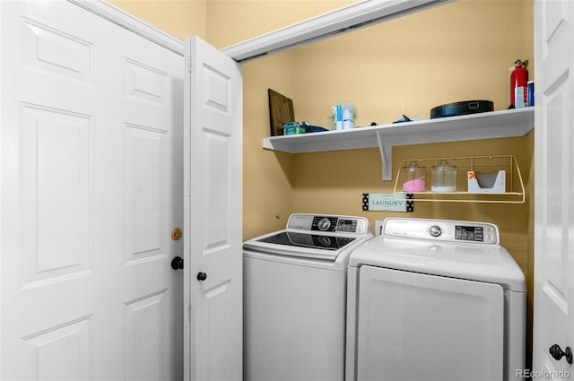 8864 S Field Ct, Littleton, CO 80128 - laundry room with washing machine and dryer