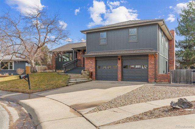 view of front facade featuring a garage and a front yard