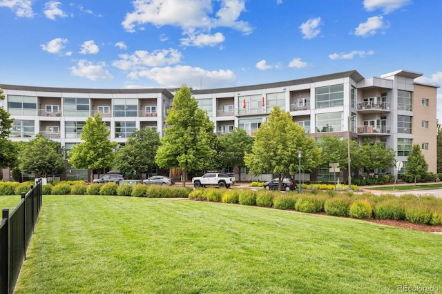 2958 Syracuse St Unit 317, Denver, CO 80238 - surrounding community with a yard