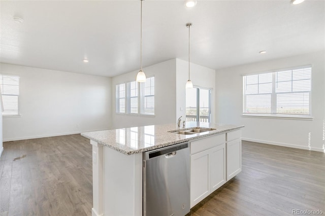 kitchen featuring stainless steel dishwasher, light wood-style floors, a sink, baseboards, and recessed lighting