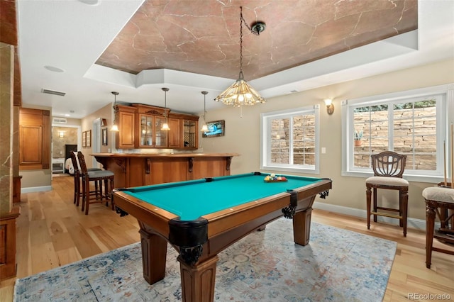 playroom with visible vents, billiards, a tray ceiling, light wood finished floors, and baseboards