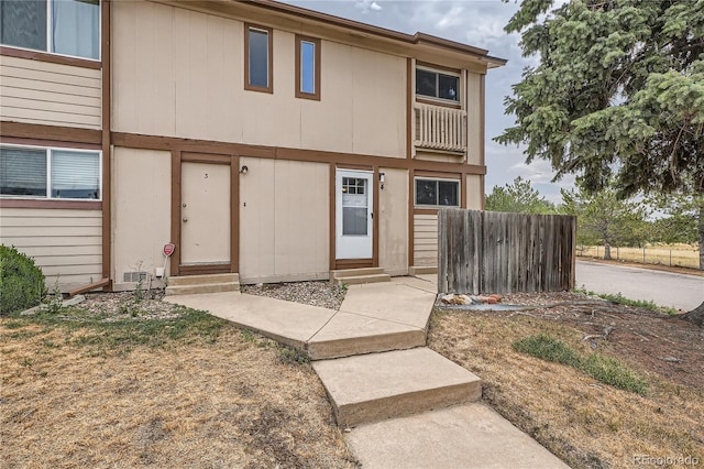 view of front of house featuring fence and entry steps