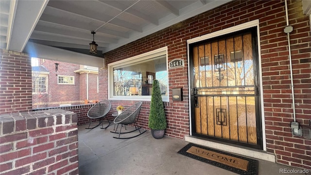 entrance to property featuring a porch