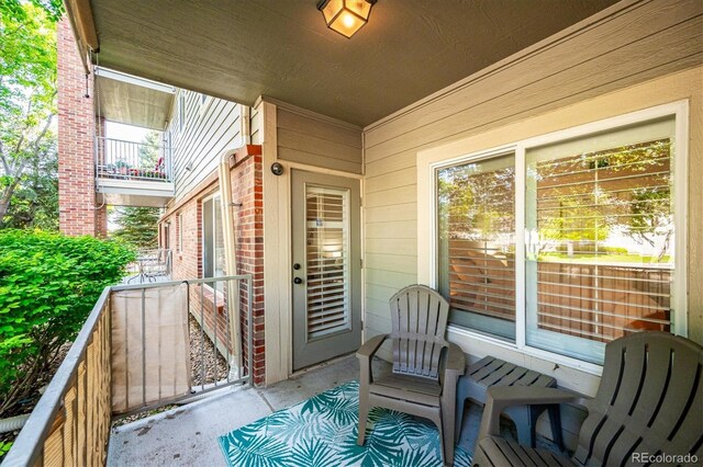 2895 W Riverwalk Cir Unit 104, Littleton, CO 80123 - view of patio featuring a balcony