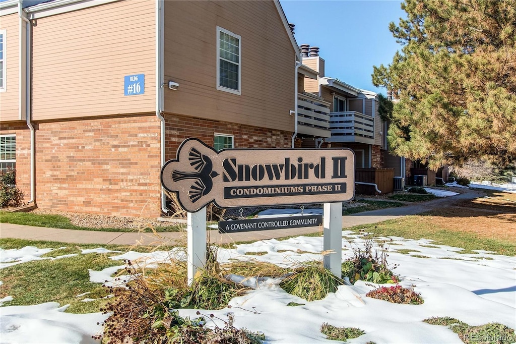 view of community / neighborhood sign