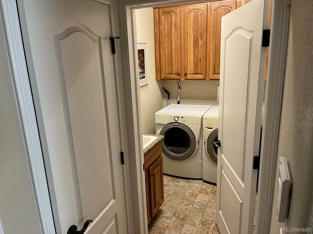 washroom featuring cabinets and washing machine and dryer