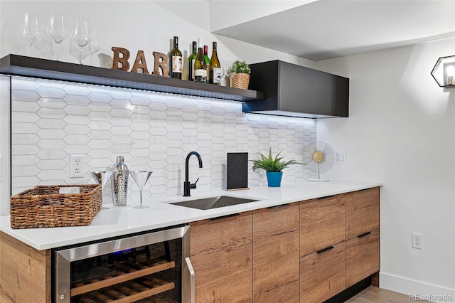 3275 19th St, Boulder, CO 80304 - indoor bar featuring wine cooler, backsplash, and baseboards