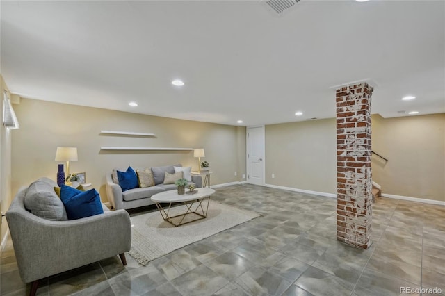 living room featuring recessed lighting, visible vents, and baseboards