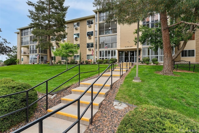 3022 S Wheeling Way Unit 109, Aurora, CO 80014 - surrounding community featuring a yard