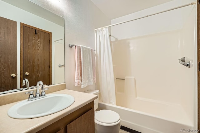 full bathroom with shower / tub combo with curtain, vanity, and toilet