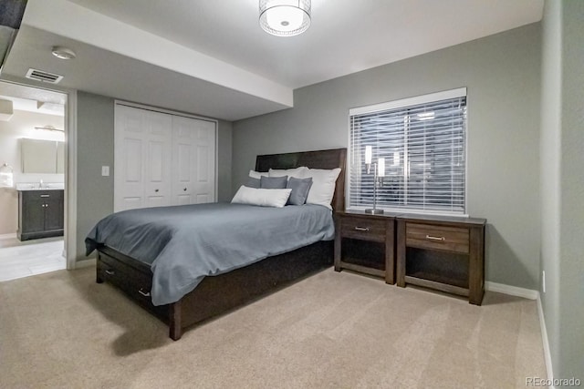 carpeted bedroom featuring a closet and connected bathroom