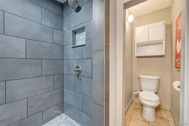 4642 Plettner Ln, Evergreen, CO 80439 - bathroom with a tile shower, toilet, baseboards, and tile patterned flooring
