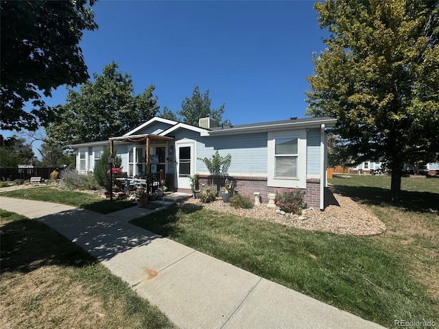 view of front of home with a front lawn