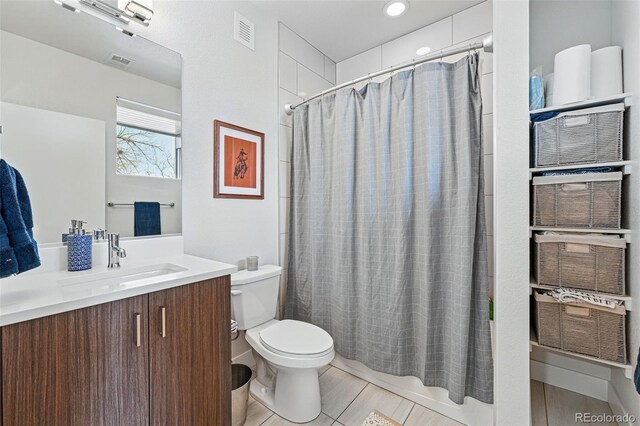 bathroom featuring visible vents, recessed lighting, toilet, and vanity
