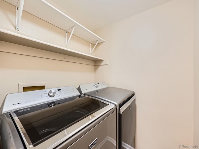 3708 S Lisbon Way, Aurora, CO 80013 - laundry room featuring washer and clothes dryer