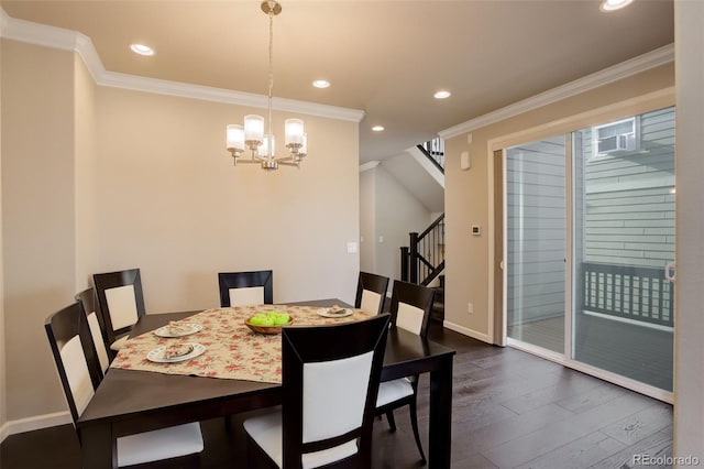 dining space featuring crown molding, dark hardwood / wood-style floors, and an inviting chandelier